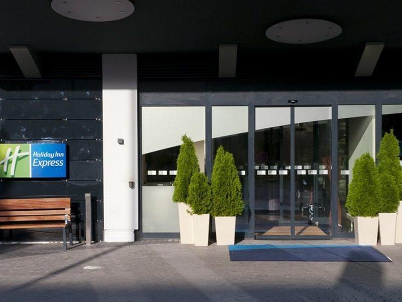 Holiday Inn Express Stuttgart Airport, An Ihg Hotel Leinfelden-Echterdingen Exterior foto